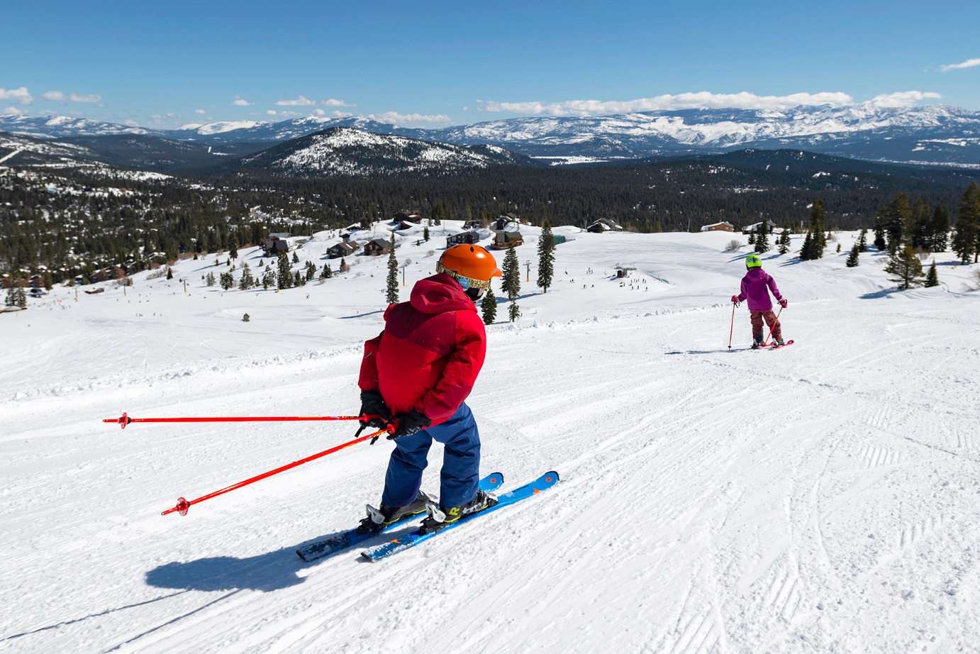 2021-2022_SkiSeasonPasses_Web_Mobile_1382x922 v1-DH image