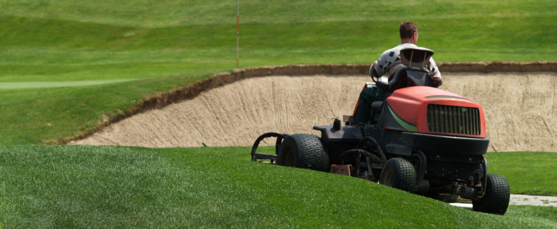 2023 Summer_Hiring Campaign Web 1920x790-GolfMaintenance image