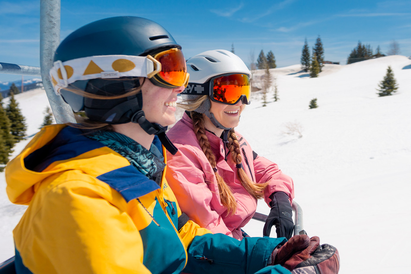 2025-2026_SkiSeasonPasses_FallSale_Web_Mobile_1382x922-Combo image