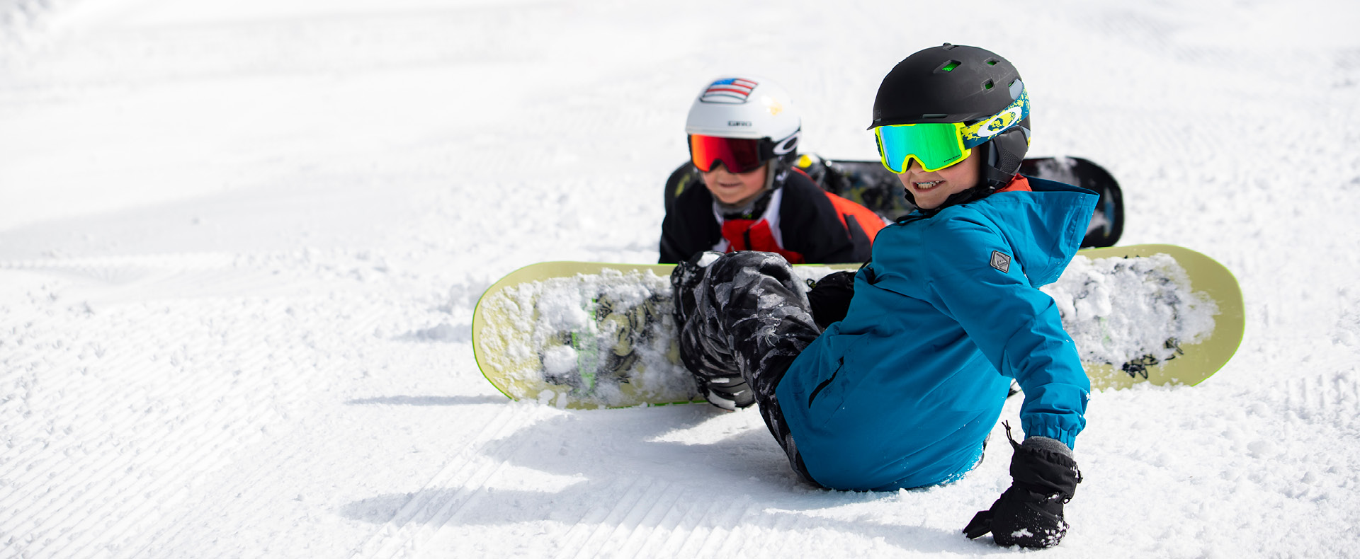 2026-2027_SkiSeasonPasses_Fall_Web_Home_1920x790-DH image