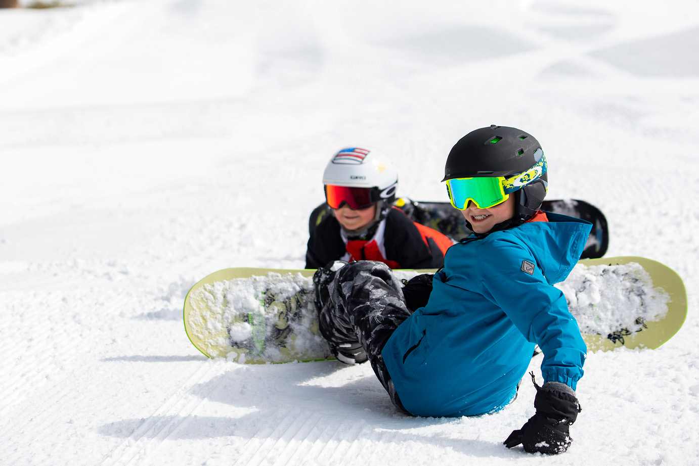 2026-2027_SkiSeasonPasses_Fall_Web_Mobile_1382x922-DH image